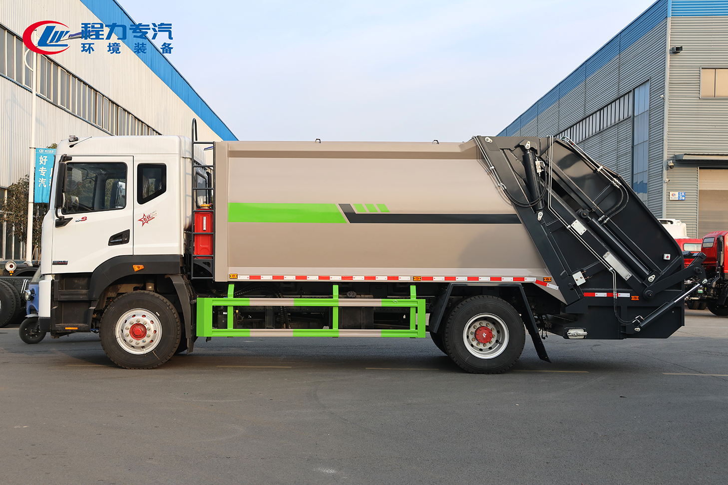 新款東風(fēng)多利卡D9壓縮垃圾車